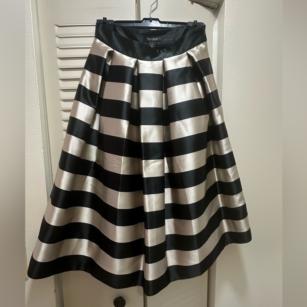 Super chic White House Black Market Black and Cream Striped Midi Skirt